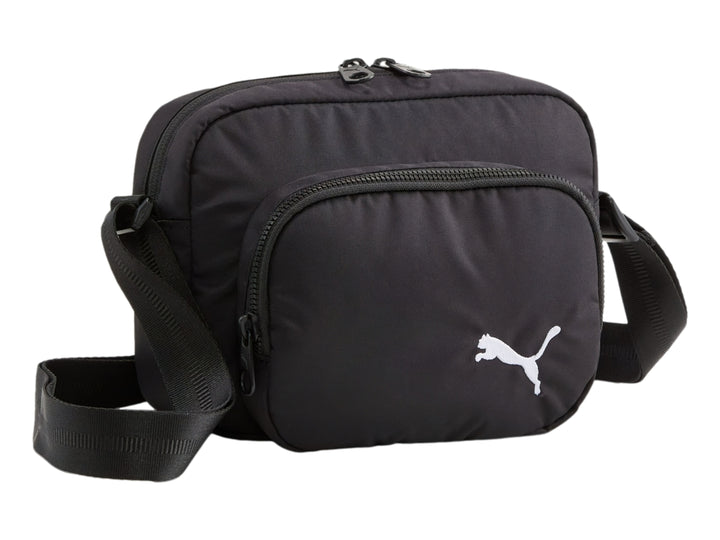 Bolso bandolera compacto de color negro con logotipo de PUMA en blanco.
