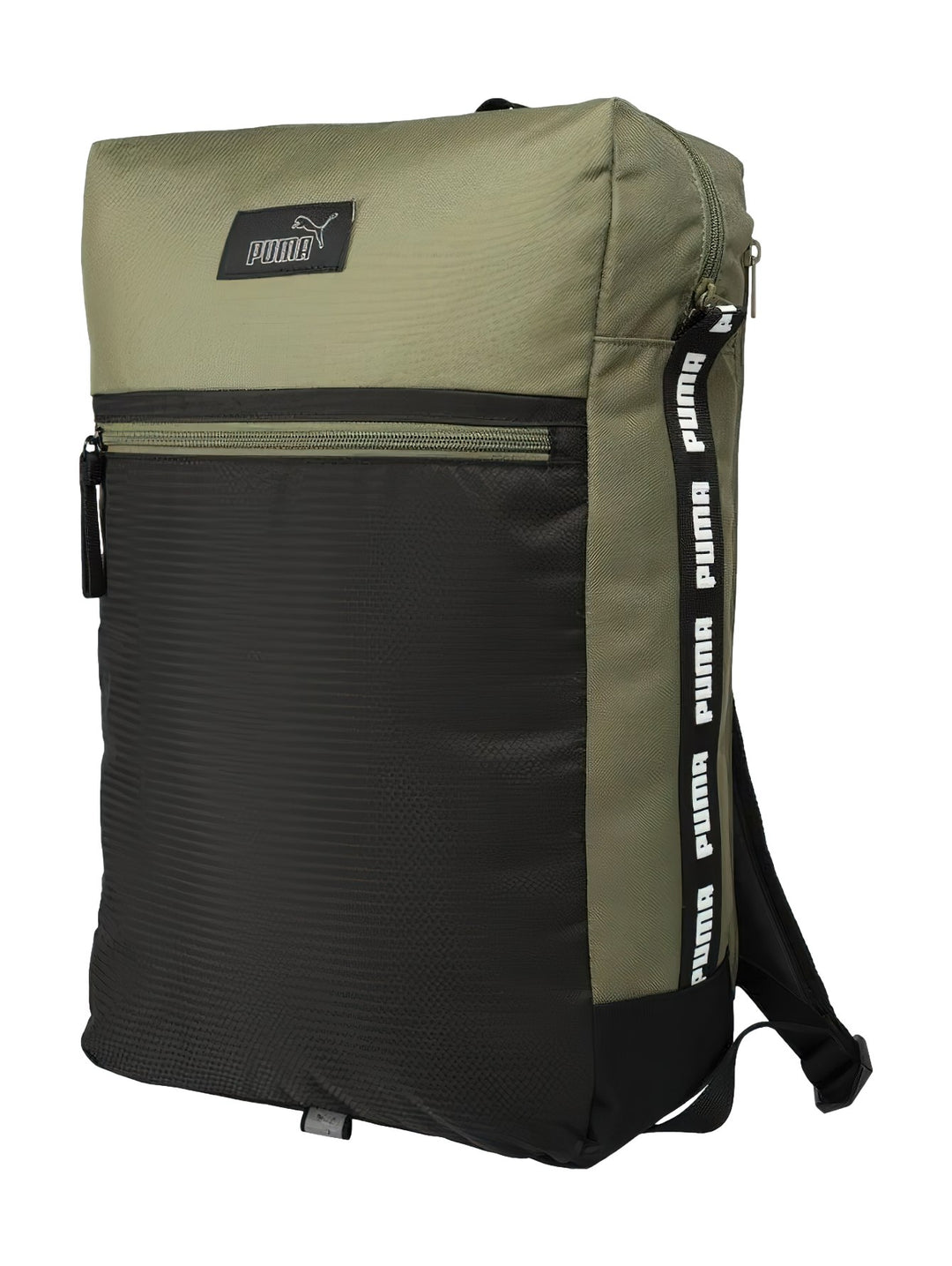 Mochila PUMA de color oliva y negro con bolsillo frontal con cierre y logotipo de la marca en la parte superior.