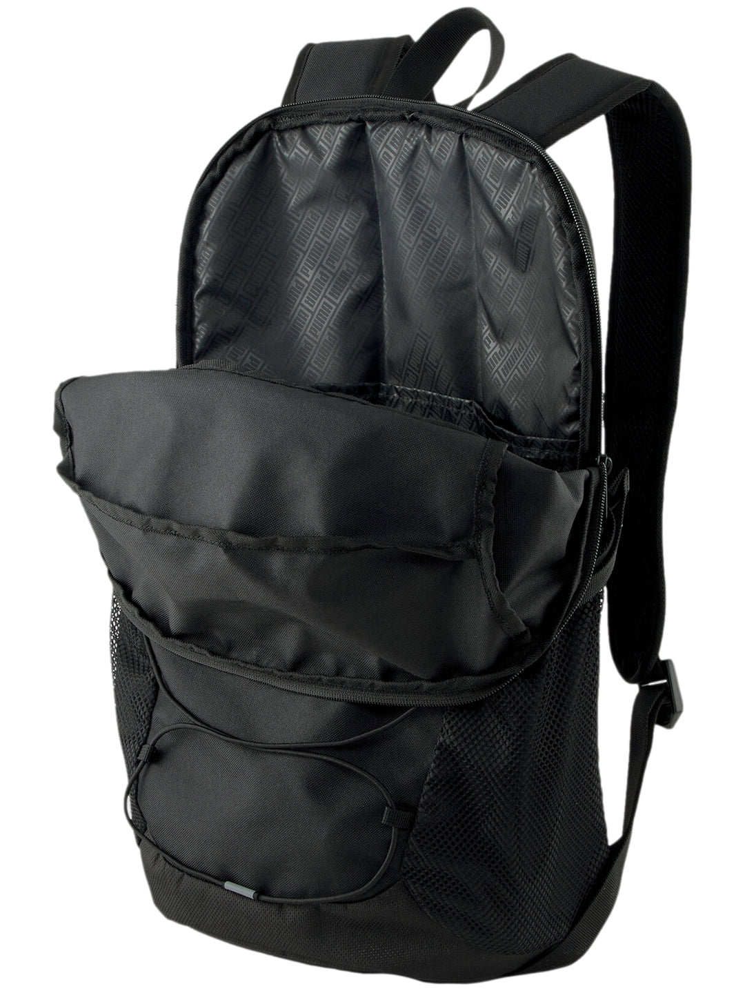 Mochila Puma color negro con logo blanco y cordones elásticos en la parte frontal.
