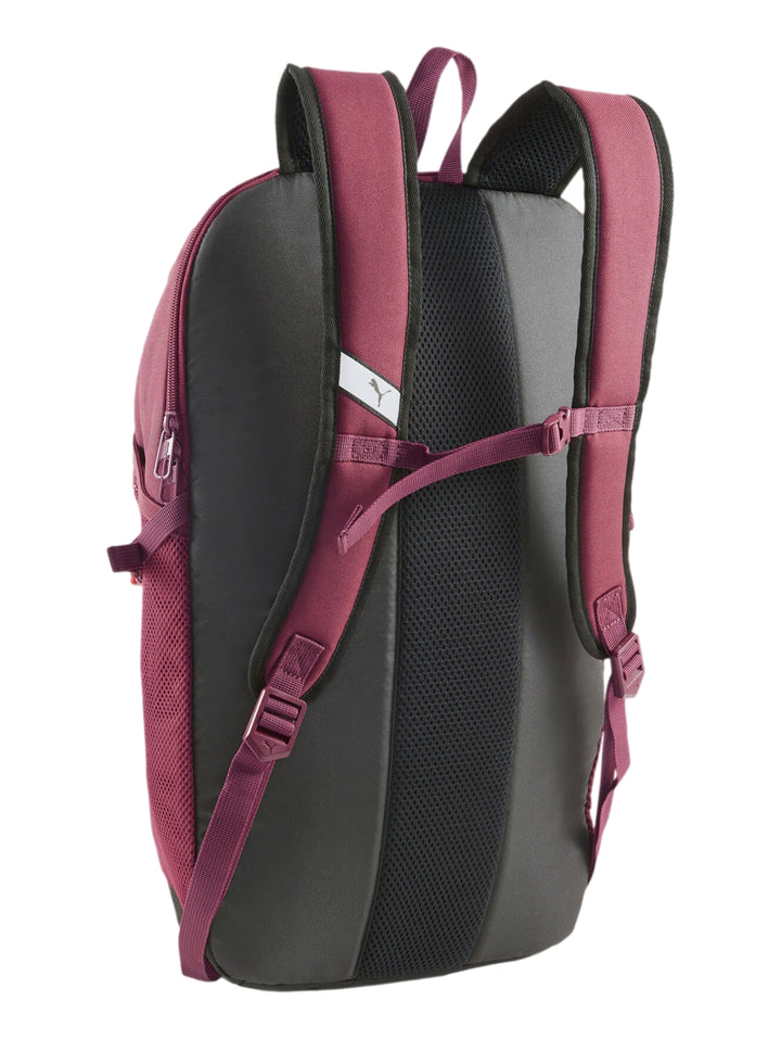 Mochila PUMA color Dark Jasper con detalles en rosa y negro, diseño deportivo con cordones frontales.