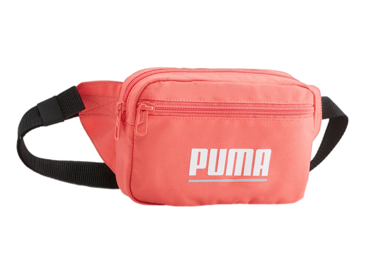 Riñonera PUMA color Electric Blush con correa negra y logotipo blanco frontal.