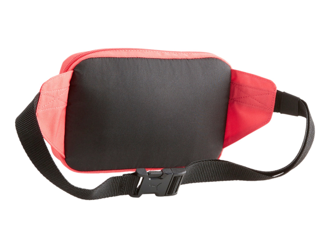 Riñonera PUMA color Electric Blush con correa negra y logotipo blanco frontal.