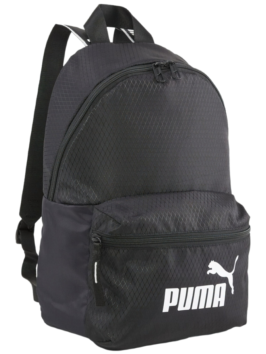 Mochila PUMA de color negro con logotipo blanco en el bolsillo frontal.