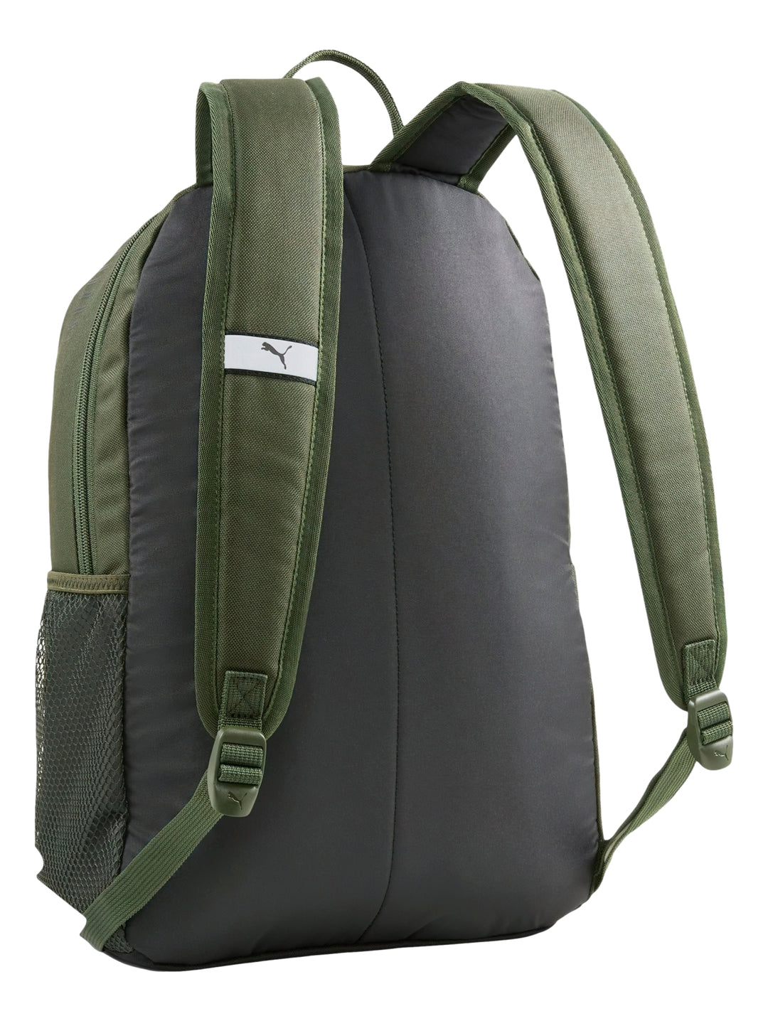Mochila Puma color verde mirto con logotipo negro en el frente y base negra.