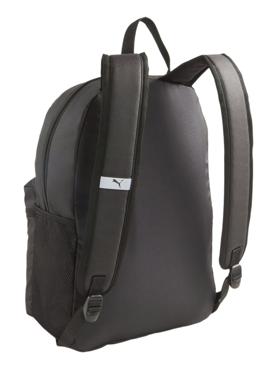 Mochila deportiva PUMA de color negro con logotipo blanco en la parte frontal y compartimentos con cierre.