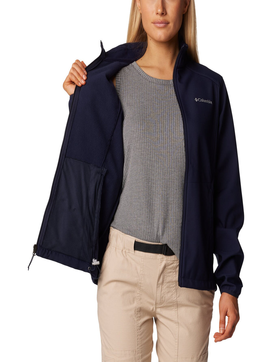 Chaqueta Columbia softshell en color azul marino oscuro con cierre frontal completo y cuello alto.