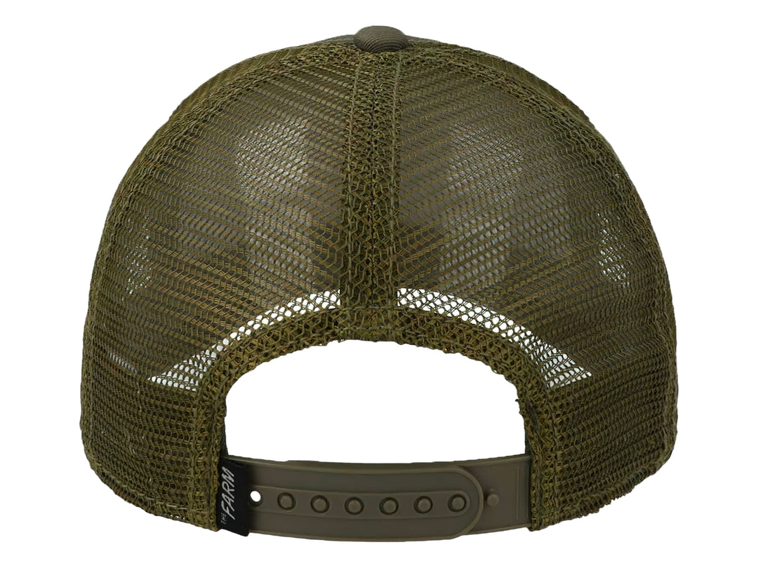 Gorra Goorin Bros color olive con parche frontal de un toro y malla trasera.