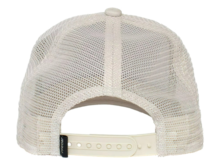 Gorra snapback color khaki con parche de jirafa en el frente y parte posterior de malla.