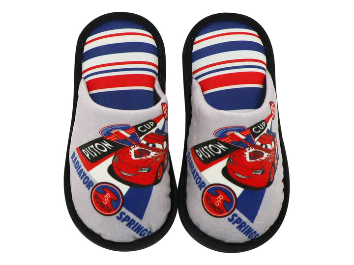 Par de pantuflas grises con estampados de la película Cars y el personaje Rayo McQueen.