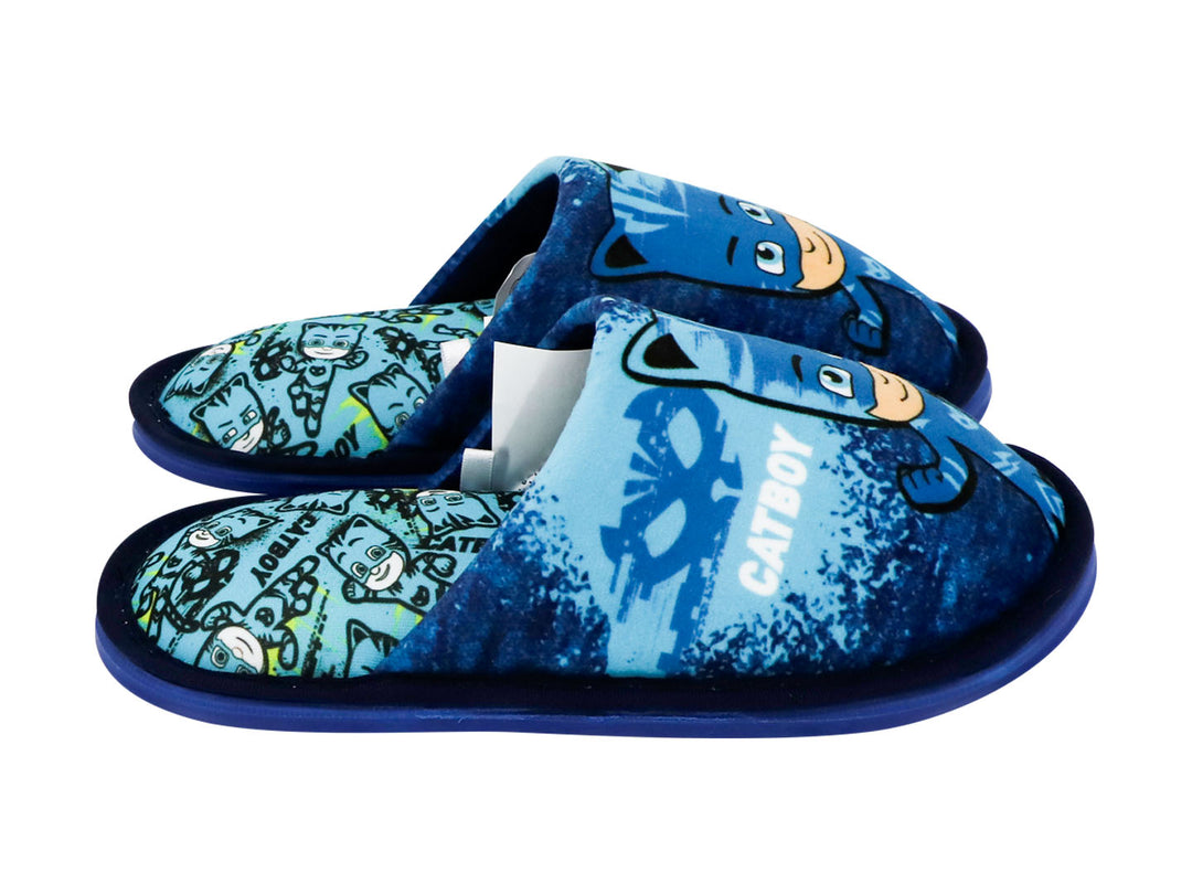 Par de pantuflas azules con estampado del personaje Catboy de PJ Masks.