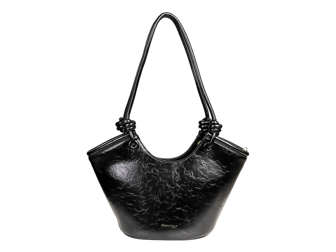 Bolsa de hombro color negro con textura rugosa y asas detalladas con nudos en los extremos.