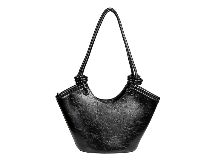 Bolsa de hombro color negro con textura rugosa y asas detalladas con nudos en los extremos.