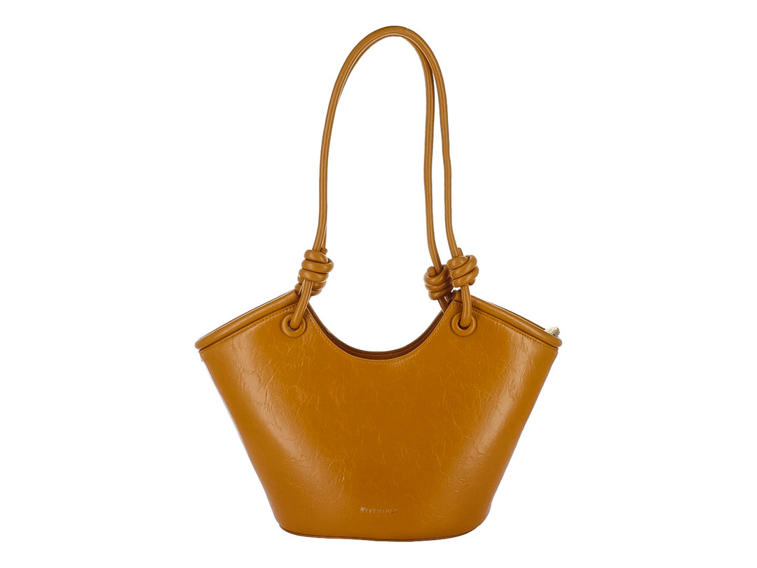 Bolso de hombro color mostaza con asas largas decoradas con nudos en la base.