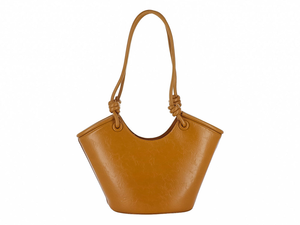 Bolso de hombro color mostaza con asas largas decoradas con nudos en la base.
