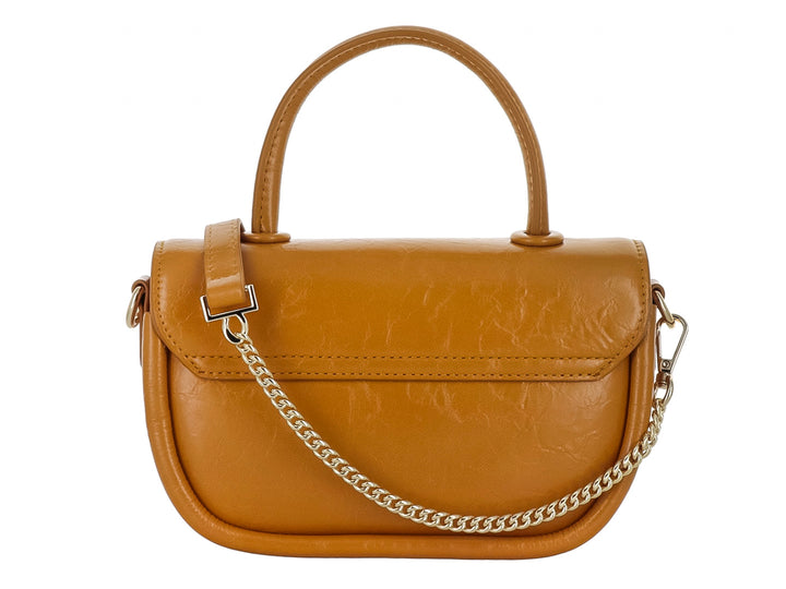 Bolso de mano color mostaza con asa superior circular y cierre de solapa, estilo casual.