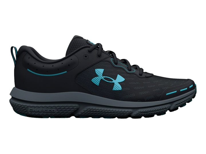 Tenis deportivos Under Armour color negro con suela gris y detalles en azul claro.
