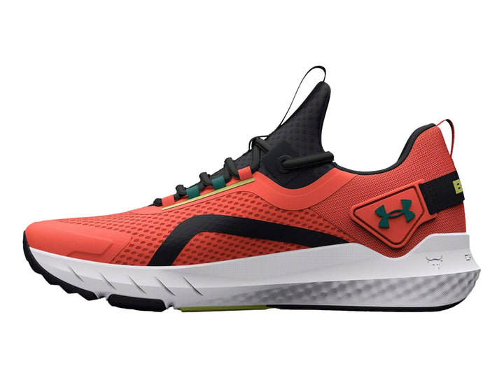 Tenis deportivos Under Armour Project Rock color naranja con suela blanca y detalles en negro y verde.