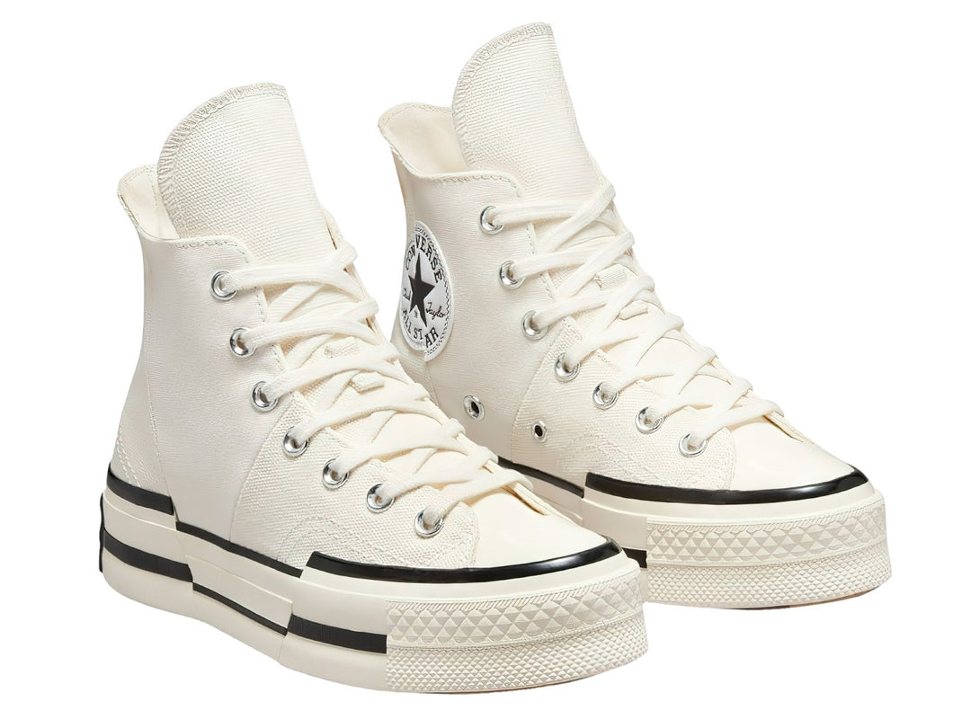 Tenis Converse Chuck Taylor All Star 70 HI Plus color blanco hueso con suela de plataforma y detalles en negro.