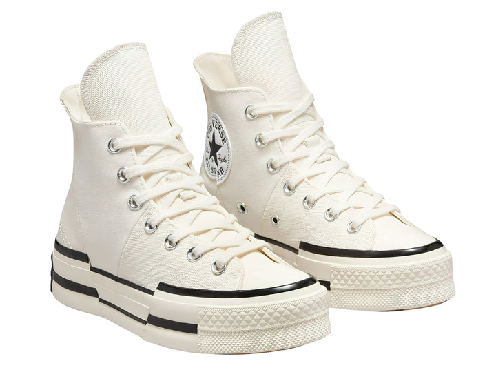 Tenis Converse Chuck Taylor All Star 70 HI Plus color blanco hueso con suela de plataforma y detalles en negro.