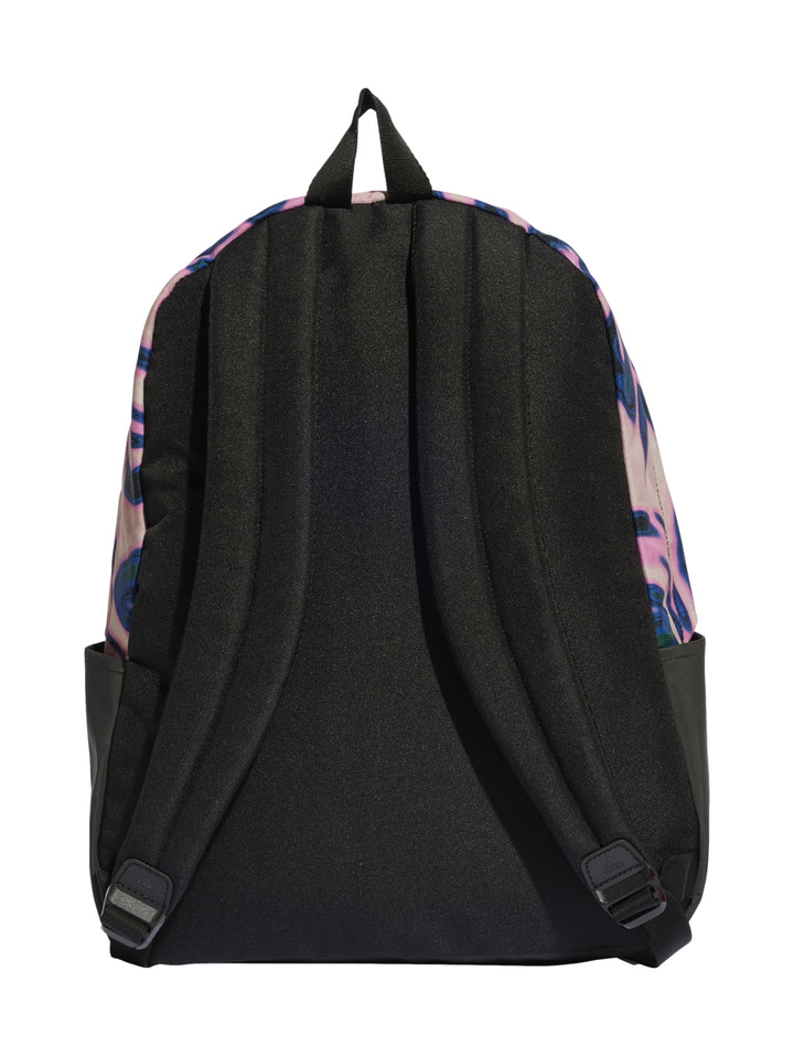 Mochila Adidas con estampado abstracto multicolor en tonos azul, rosa y morado con detalles en negro.