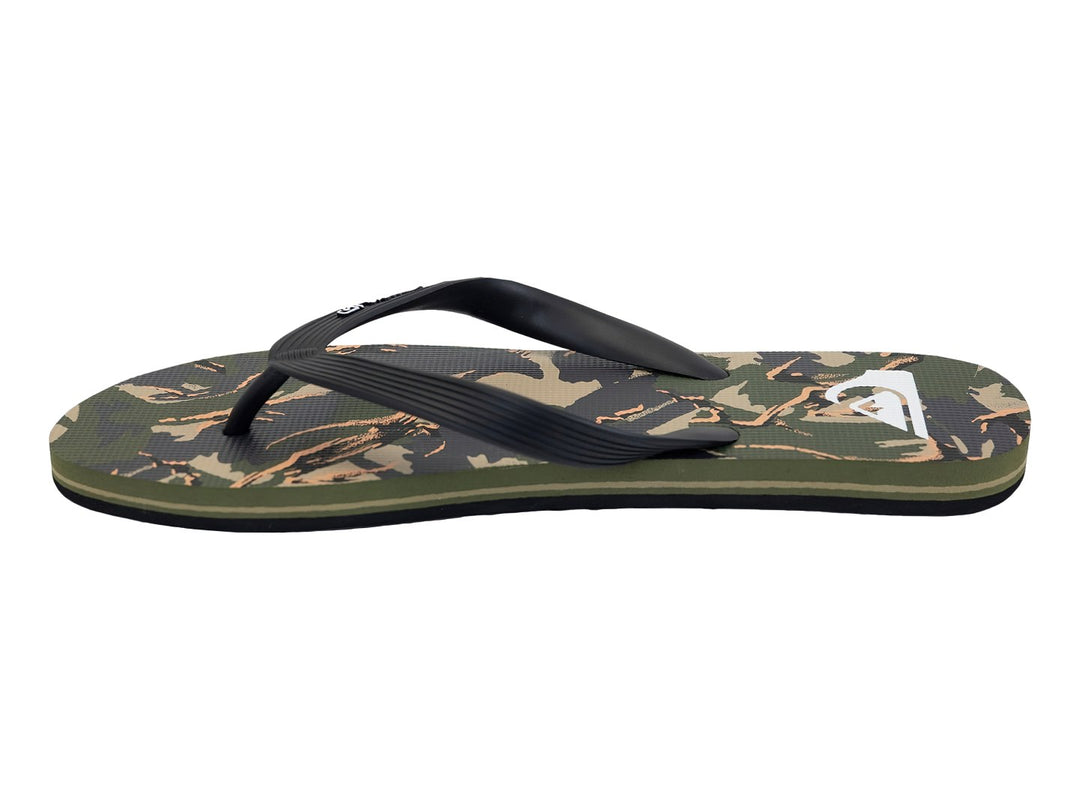 Sandalias Quiksilver con estampado de camuflaje en tonos verdes y negros y tiras negras.