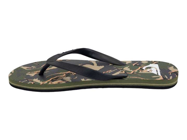 Sandalias Quiksilver con estampado de camuflaje en tonos verdes y negros y tiras negras.