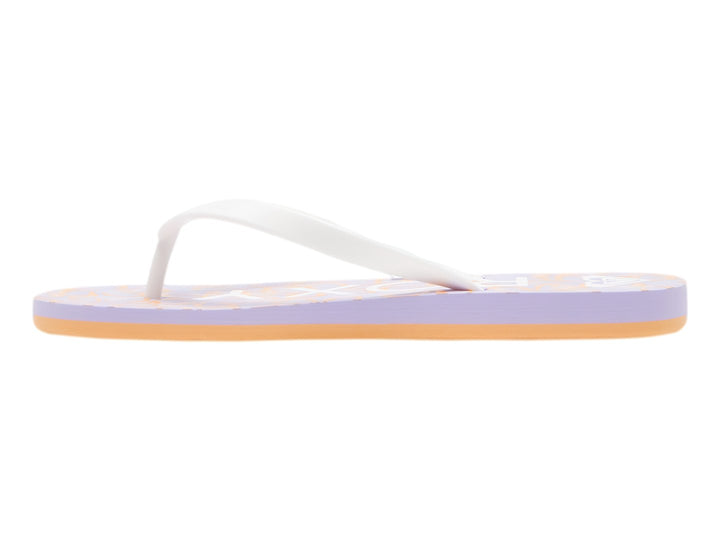 Sandalias Roxy Tahiti color blanco y lavanda con suela plana y correa en Y.