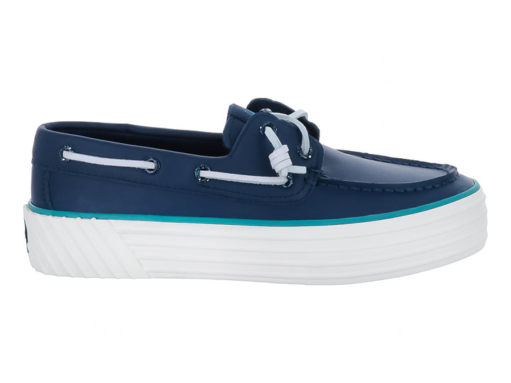 Zapato náutico Sperry de cuero azul marino con suela de plataforma blanca y detalle en turquesa.