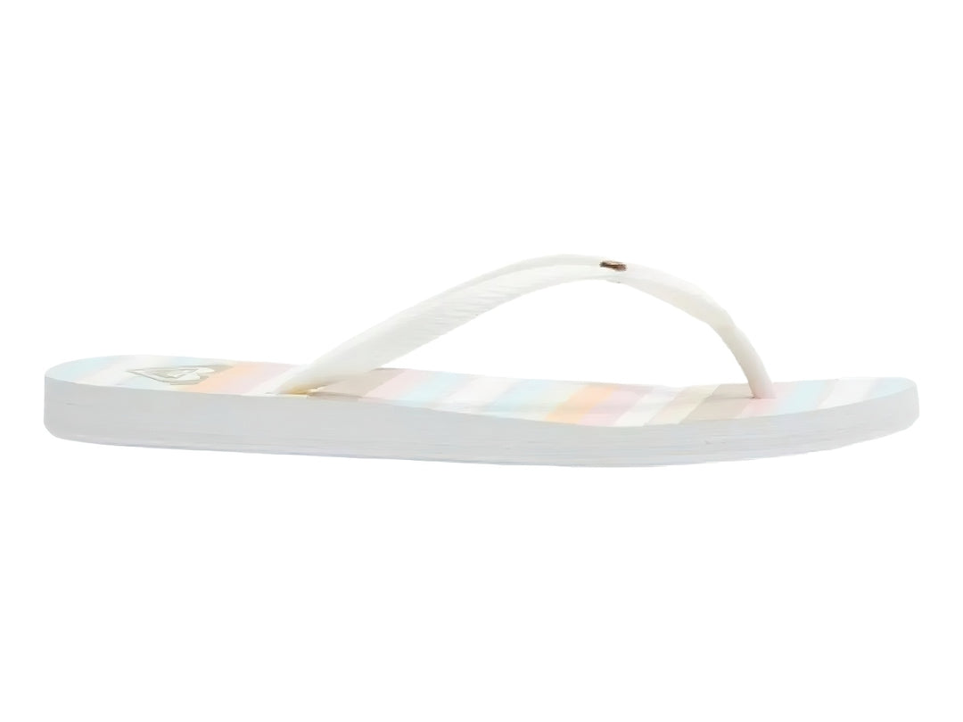 Sandalias de dedo Roxy color blanco con suela a rayas en tonos pastel.
