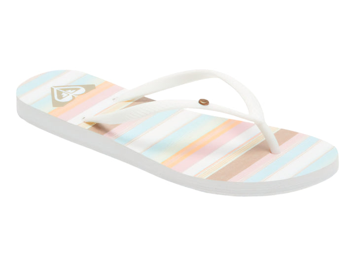 Sandalias de dedo Roxy color blanco con suela a rayas en tonos pastel.