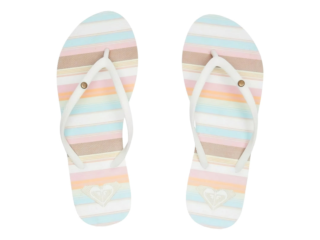 Sandalias de dedo Roxy color blanco con suela a rayas en tonos pastel.