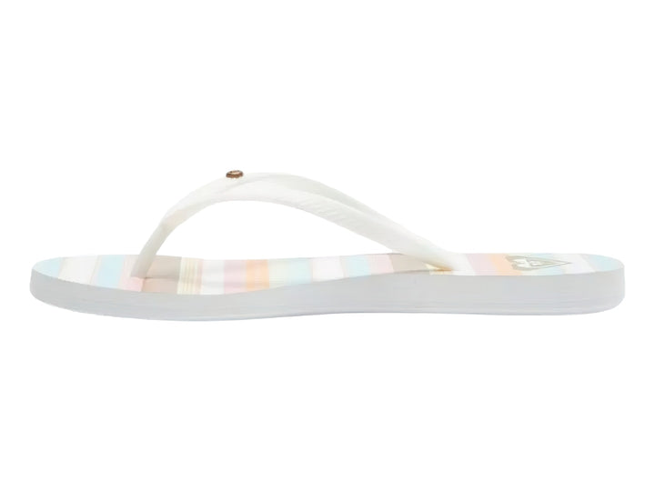 Sandalias de dedo Roxy color blanco con suela a rayas en tonos pastel.