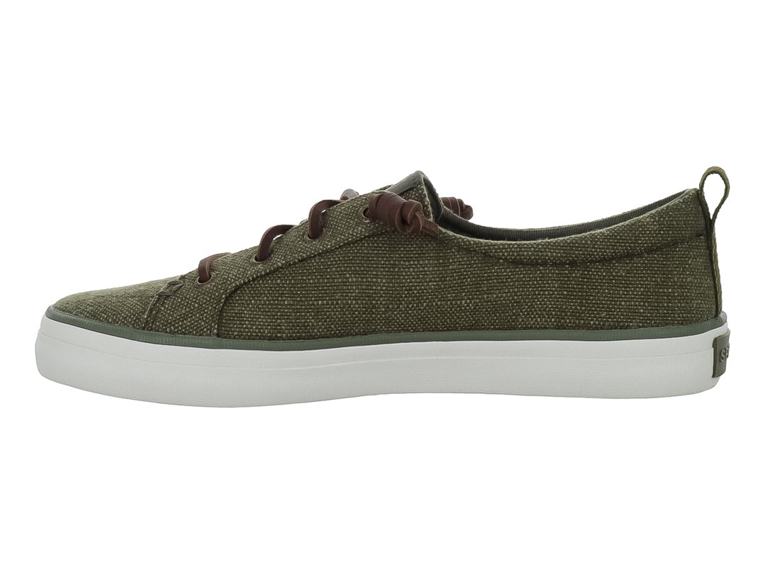 Zapato Sperry modelo Crest Vibe en color oliva con suela blanca y cordones marrones elásticos.