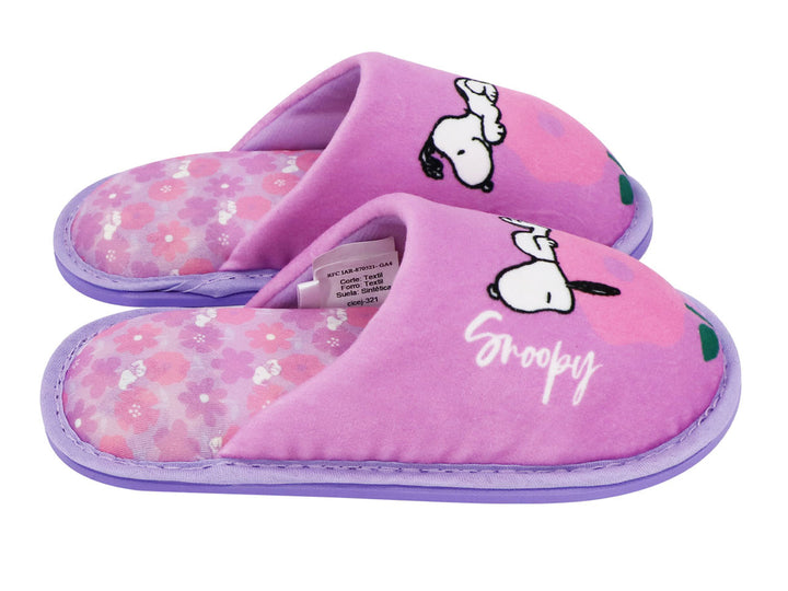 Par de pantuflas rosas con estampado del personaje Snoopy y flores, ideales para niñas.