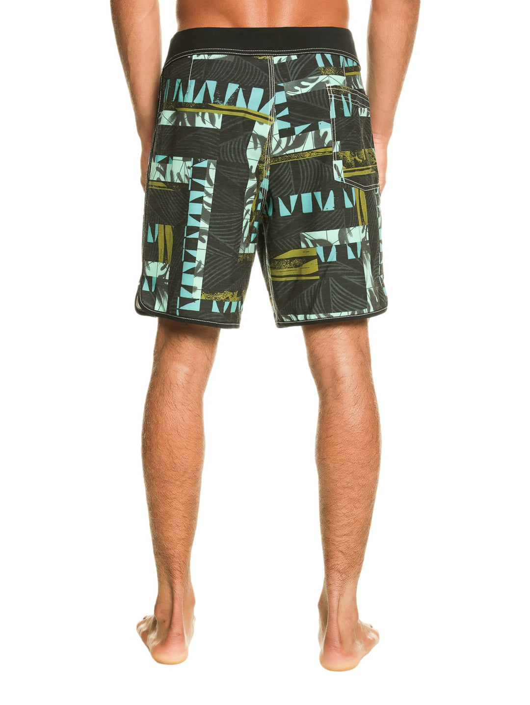 Traje de baño corto Quiksilver negro con estampado geométrico en tonos azul y verde.