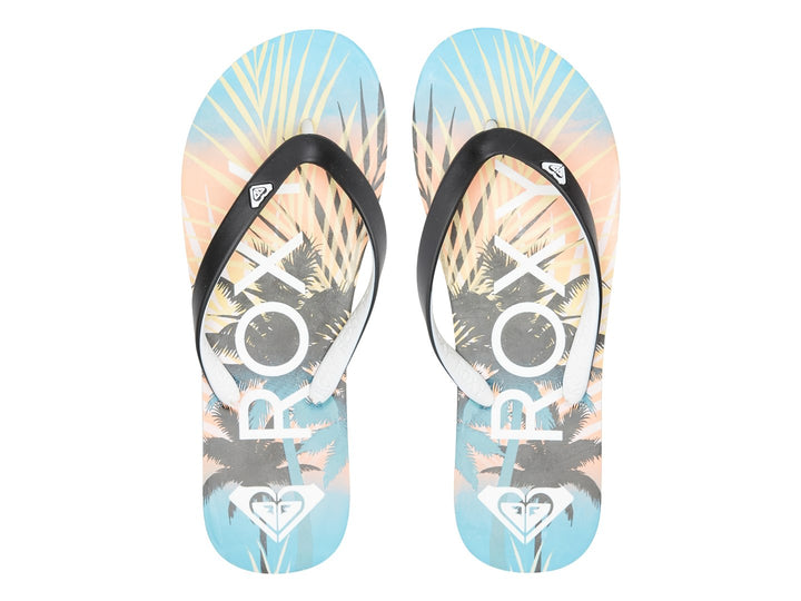 Sandalias ROXY Tahiti VII con correa negra, suela blanca y plantilla estampada.