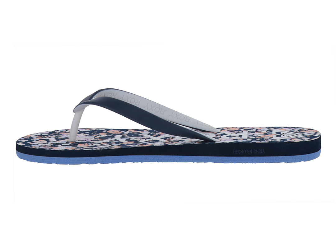 Sandalias ROXY azules con plantilla estampada en tonos blanco y rosa y tiras oscuras.