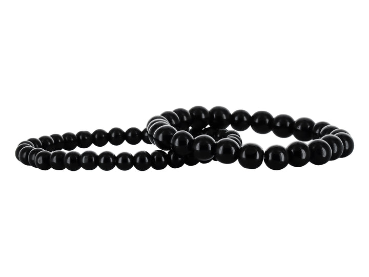 Pulsera de banda negra con placa central de metal plateado y cierre ajustable.