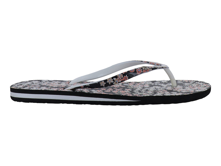 Sandalias Roxy negras con estampado floral rosa y blanco y suela blanca.