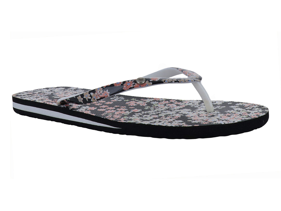 Sandalias Roxy negras con estampado floral rosa y blanco y suela blanca.