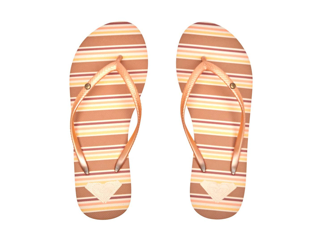 Sandalias de dedo Roxy con estampado de rayas en tonos tan, beige y blanco.