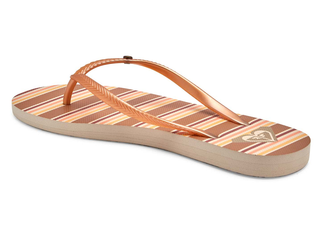 Sandalias de dedo Roxy con estampado de rayas en tonos tan, beige y blanco.