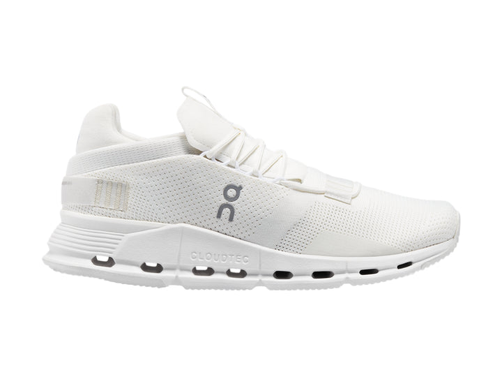 Tenis deportivos On Cloudnova color blanco con suela CloudTec y malla transpirable.