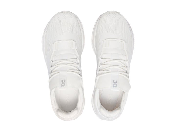 Tenis deportivos On Cloudnova color blanco con suela CloudTec y malla transpirable.