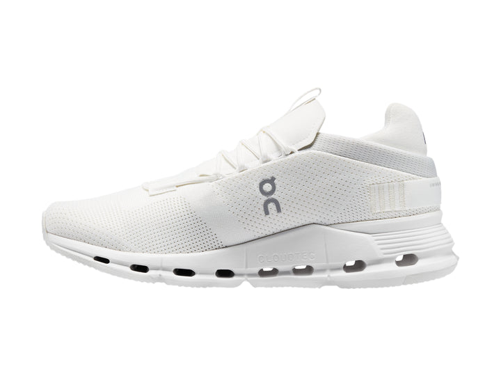 Tenis deportivos On Cloudnova color blanco con suela CloudTec y malla transpirable.