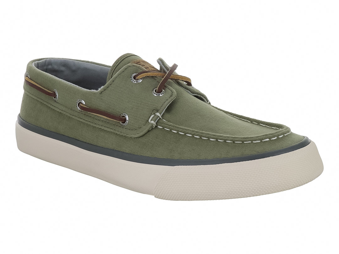 Zapato náutico Sperry Bahama II en color verde oliva con suela blanca y cordones marrones.