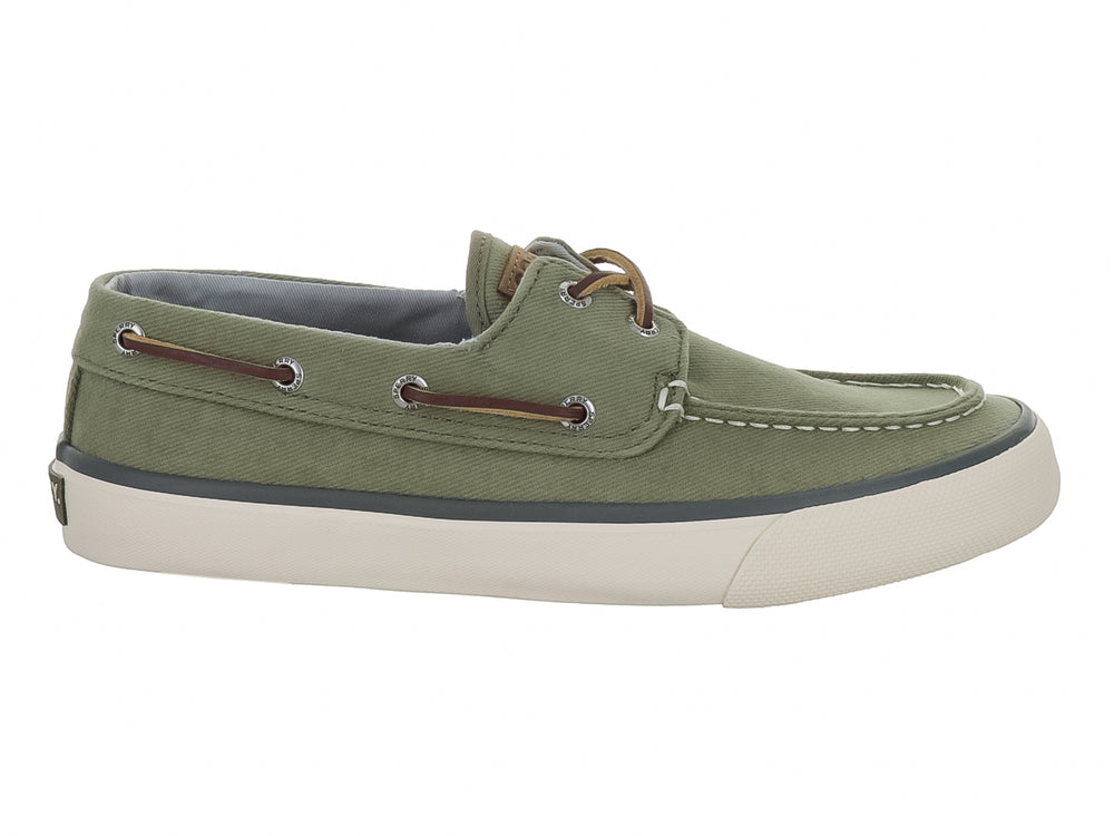 Zapato náutico Sperry Bahama II en color verde oliva con suela blanca y cordones marrones.