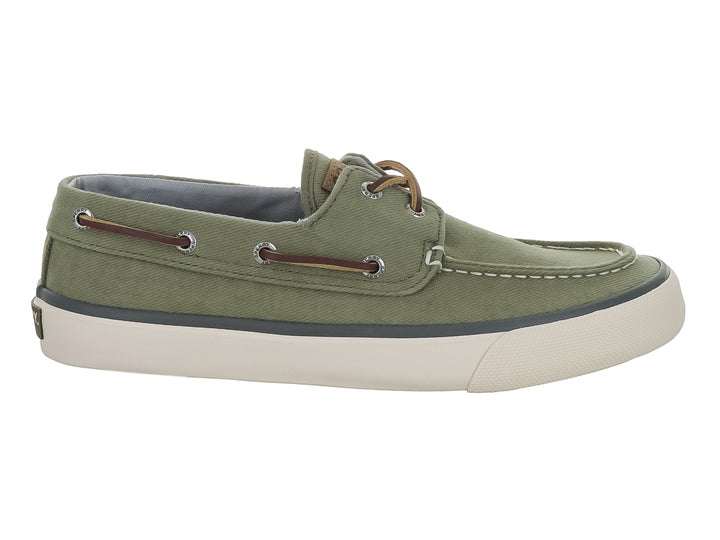 Zapato náutico Sperry Bahama II en color verde oliva con suela blanca y cordones marrones.