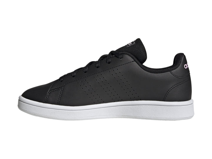 Tenis Adidas Advantage Base color negro con suela blanca y detalles en rosa en el talón.