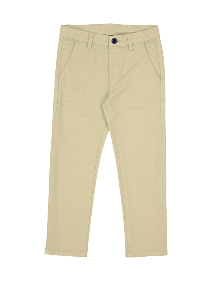 Pantalón chino básico para niño en color beige con botón frontal.